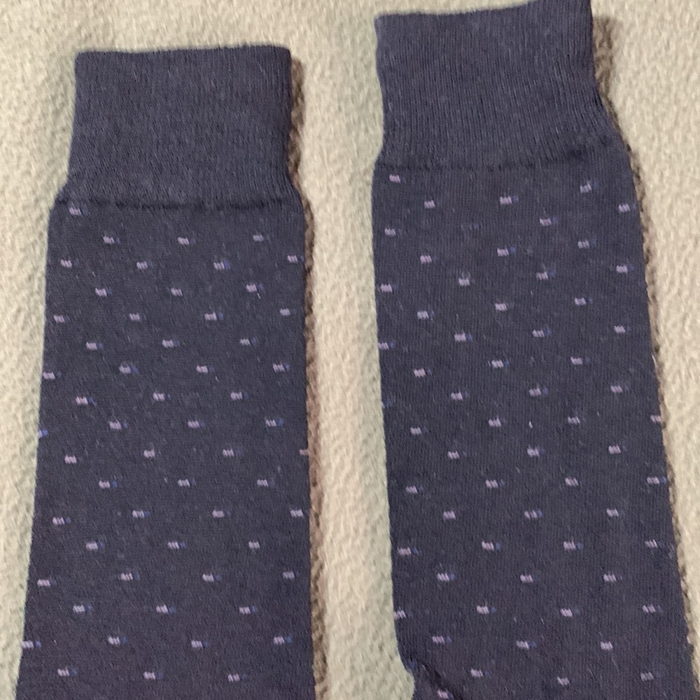 Lot of 5 Men’s dress socks. 2 brown 1 black Dockers, 1gray Gold Toe, 1 black - Picture 3 of 16